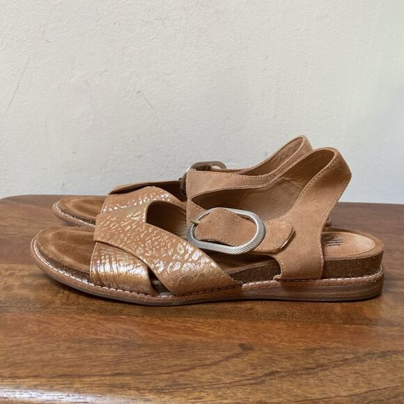 Sofft Brown Leather Cross-Strap Sandals - Picture 2 of 10